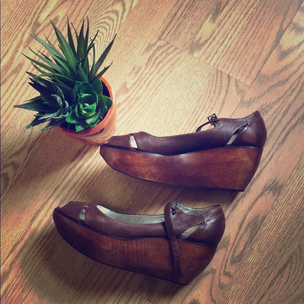 BCBG Maxazria wedges